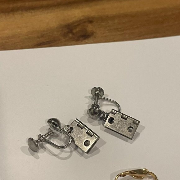 Lot Of 3 Fun Novelty Clip On Screw On Earrings Dangle- Door Hinge Horseshoe Etc - Picture 6 of 9